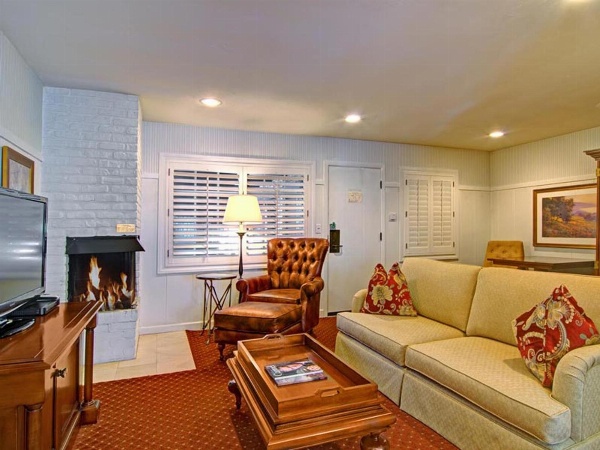 Wayside Inn image 3