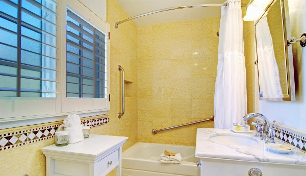 Wayside Inn image 6